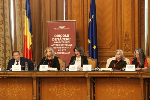 Alexandru Rafila, Ileana Badiu, Andreea Domșa, Otilia Sava și Irina Radu Rădulescu la evenimentul dedicat menopauzei la Palatul Parlamentului. FOTO: Talentivity