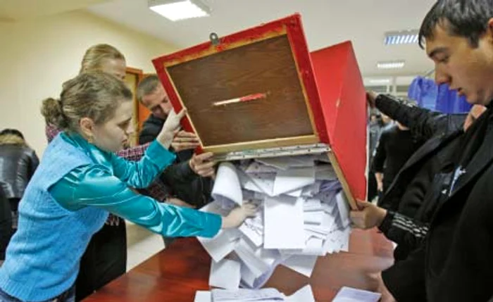 Numărătoarea voturilor, diferită faţă de sondaje Foto: reuters