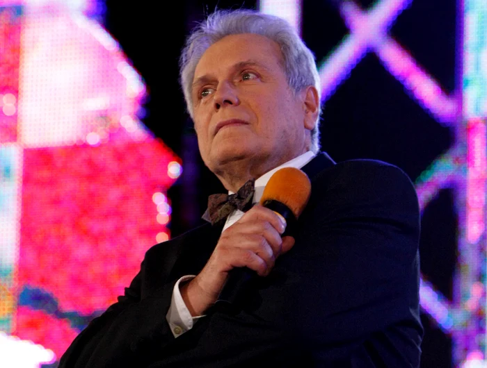 
    Raluca Anastasiu, mamă a patru  copii,  cântă într-un local din Anglia  