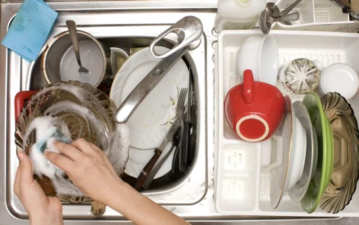 
    Petele de arsură ies cu oţet  