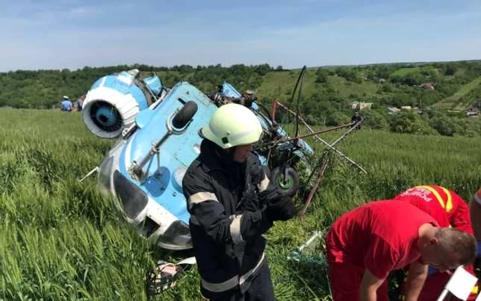 În elicopter se aflau două persoane