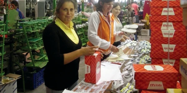 Cei mai mulţi dintre muncitorii de la fabrica italianului sunt unici întreţinători ai familiei