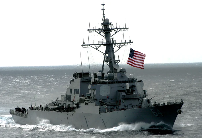 Distrugătorul american USS Carney. FOTO arhivă