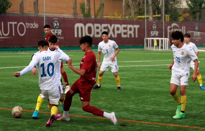 Baza Mobexpert Coresi a găzduit amicalul dintre Școala de Fotbal Rapid și naționala SOS