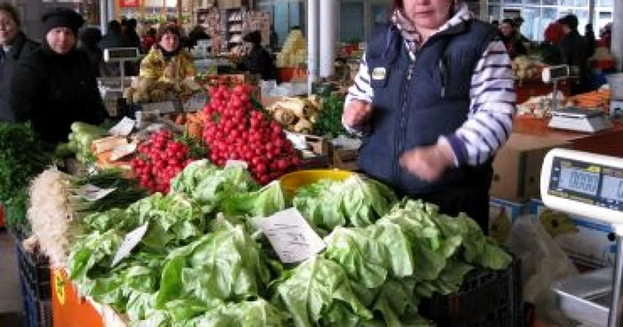 Salata proaspătă poate fi găsită în toate pieţele din oraş, foto Dorin Udrea