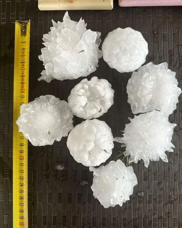 Grindină gigant în regiunea italiană Veneto. Foto Twitter/ Centinela35