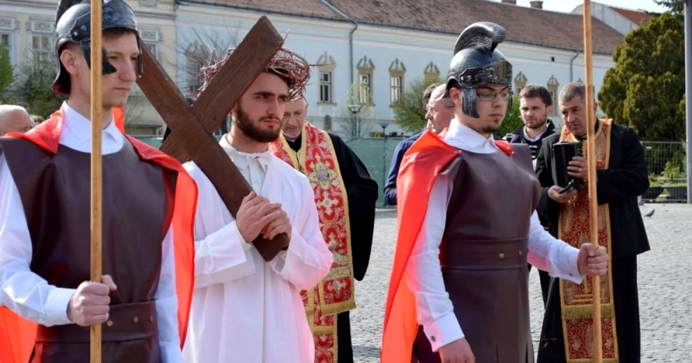 Procesiunea a avut loc pe străzi din centrul Clujului  FOTO Episcopia Greco-Catolică de Cluj-Gherla