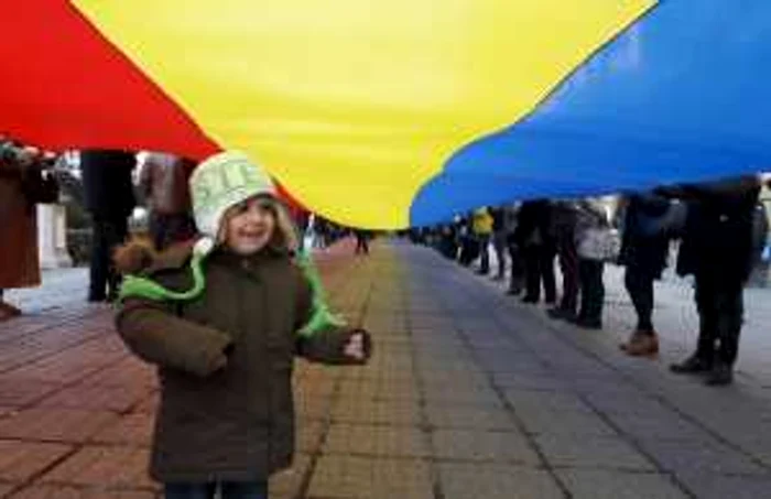 Tricolor de 100 de metri în centrul Timişoarei FOTO Ş.Both