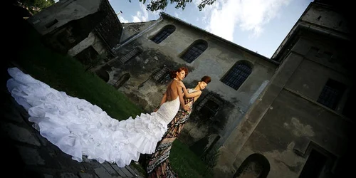 Rochii senzaţionale prezentate diseară în Galley the Pub