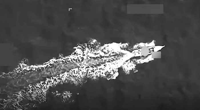 Nava vizată de atacul SUA. FOTO captură YouTube AP