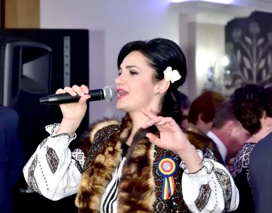 Viorica Macovei a intonat greşit imnul naţional Deşteaptă-te române!