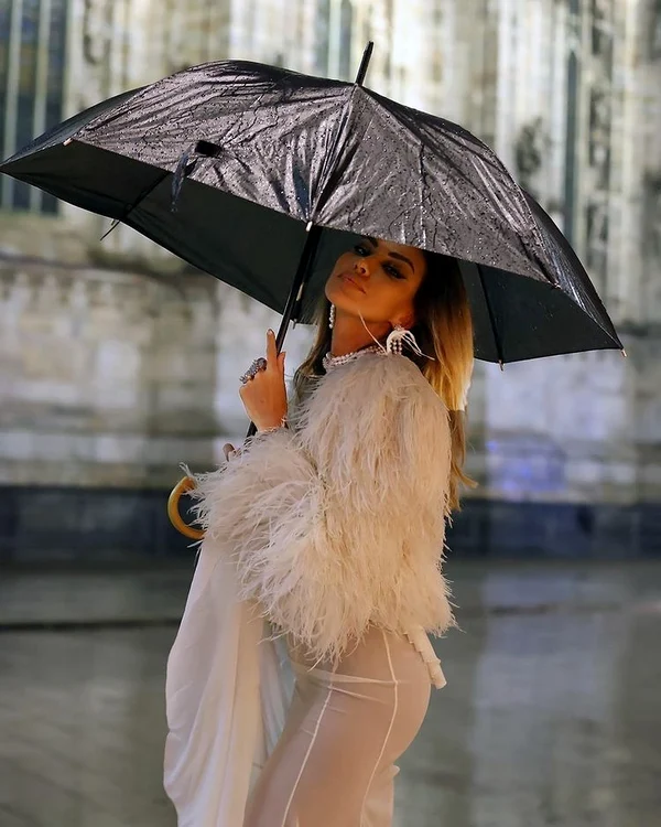 10 madalina ghenea sexy dansand in ploaie la milano house of guci 2 jpg jpeg