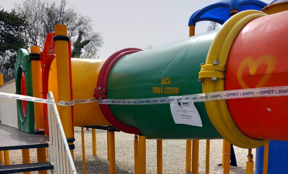Locurile de joacă din Parcul Herăstrău din București, închise de ANPC. Piedone: „E pericol pentru copii, toboganele sunt sparte”