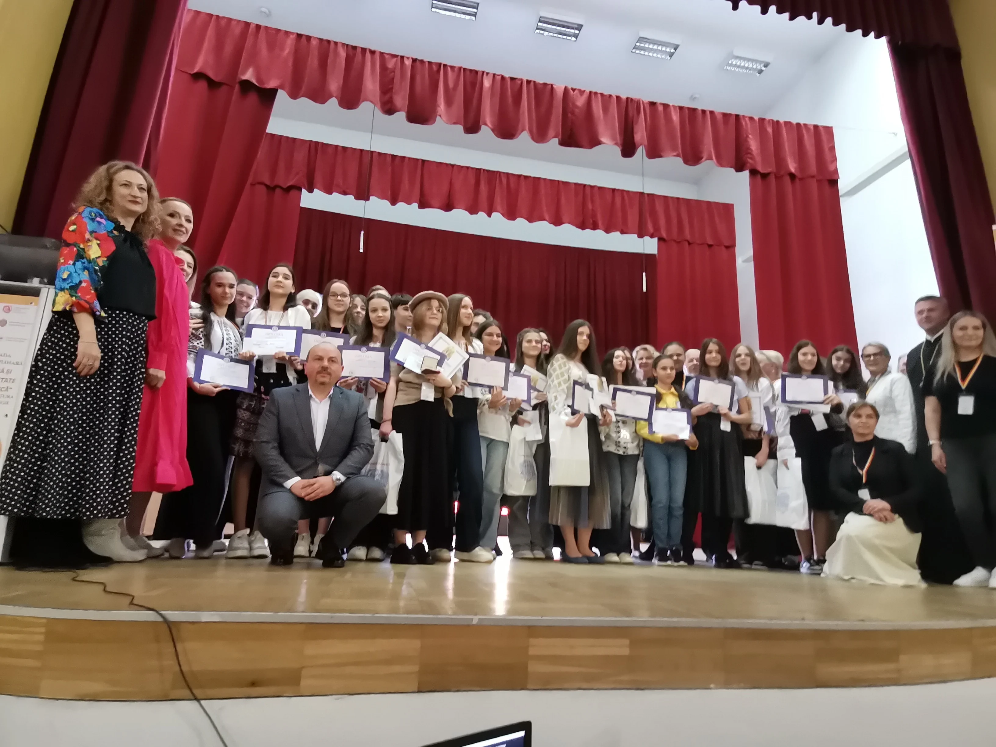 Cine sunt câștigătorii Olimpiadei de „Cultură și spiritualitate românească”. Ocupanții locului I se pot înscrie la liceu fără examen