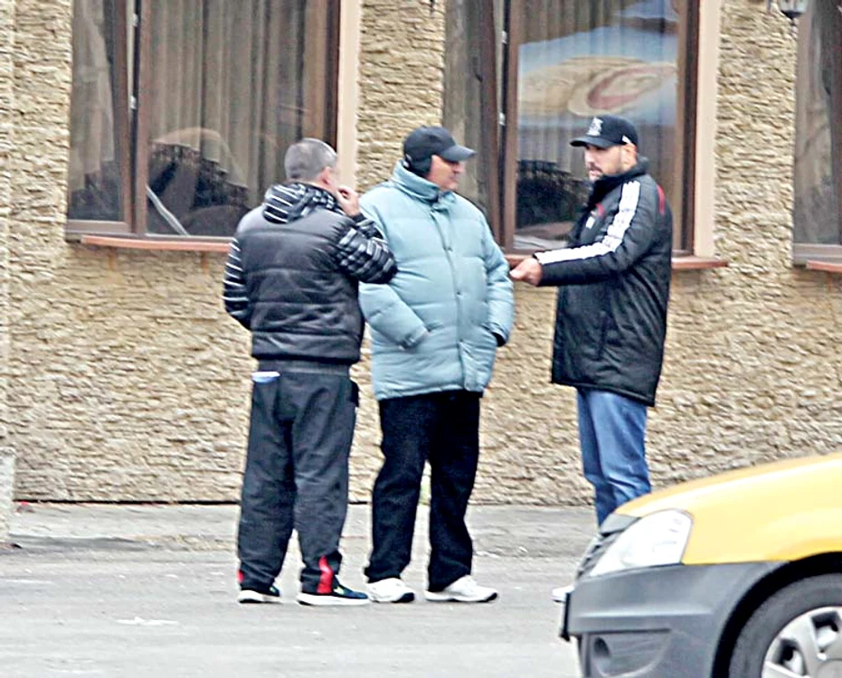 Oamenii negociază preţul tichetelor