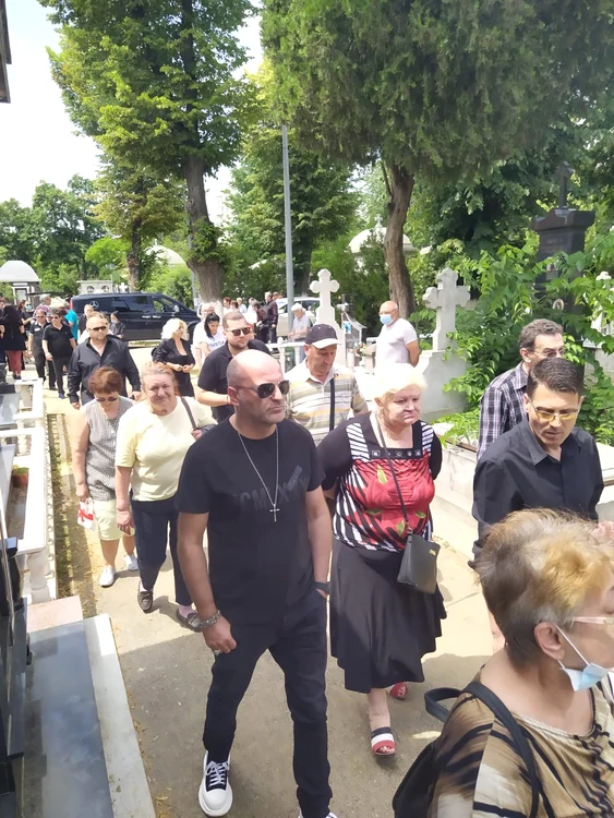 Dan Capatos, extrem de afectat la înmormântarea lui Costin Mărculescu