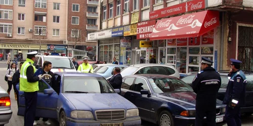 Râmnicu Vâlcea: Jandarmi şi poliţişti în centrul Râmnicului