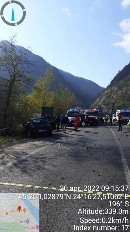 Coliziune între un TIR şi un autoturism pe Valea Oltului în Brezoi Vâlcea pe DN 7 cu trei victime Foto ISU Vâlcea
