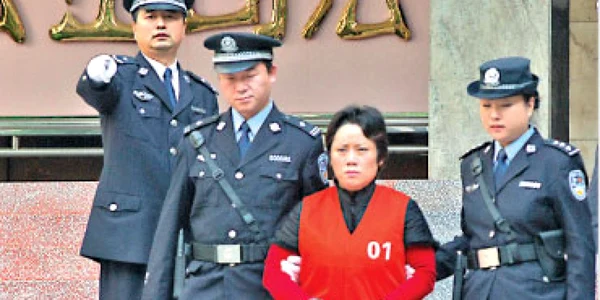 VIDEO Femeile, şefi de temut  în Mafia