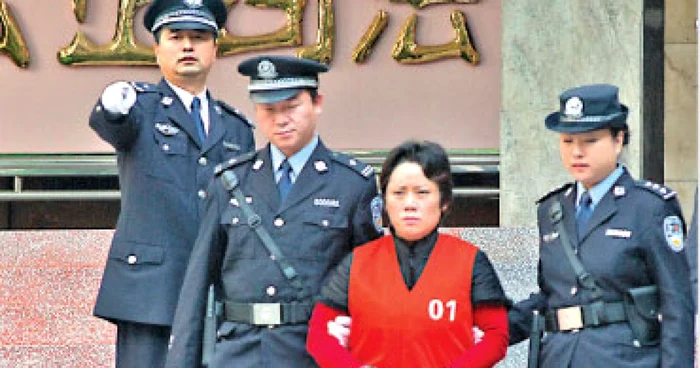 VIDEO Femeile, şefi de temut în Mafia