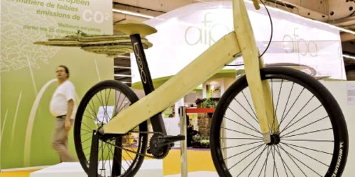 Bicicleta din bambus a fost expusă la un târg de specialitate