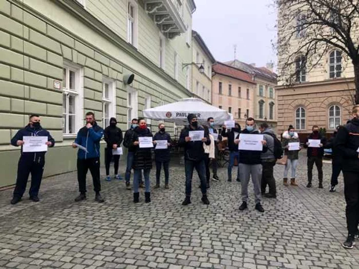 Protest pentru redeschiderea sălilor de sport