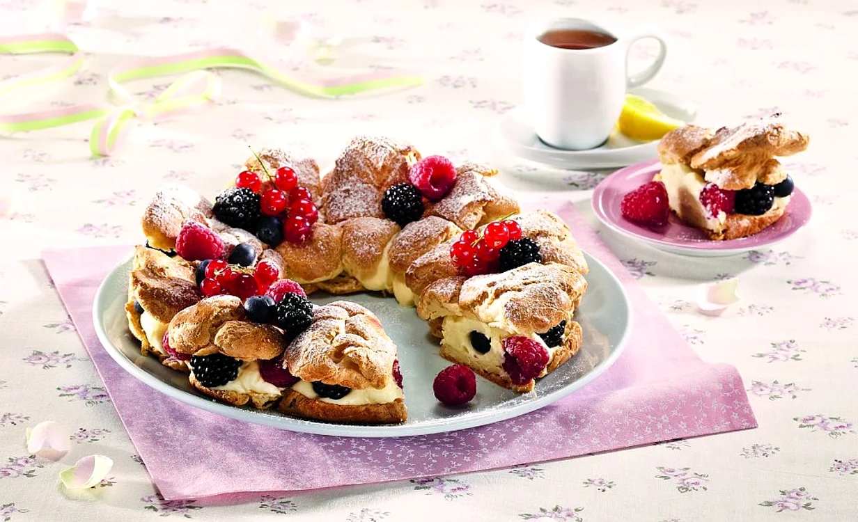 tort choux cu fructe de padure jpeg
