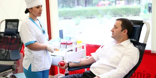 Premierul Vlad Filat a donat sânge