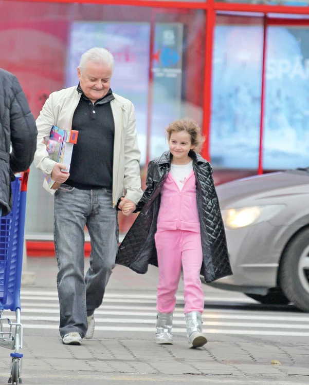 Irinel şi Irina au cumpărat două seturi cu celebrele animăluţe în miniatură, care au creat isterie în rândul fetiţelor