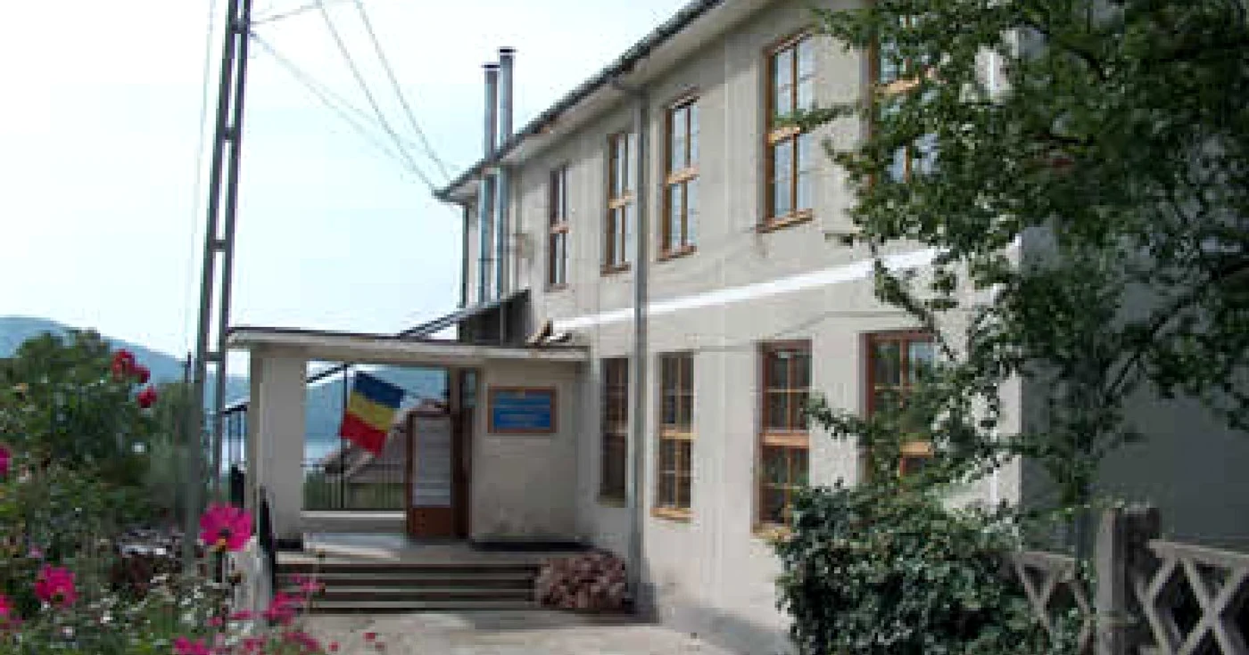 Profesorii din Călineşti Oaş vor rămâne fără salarii