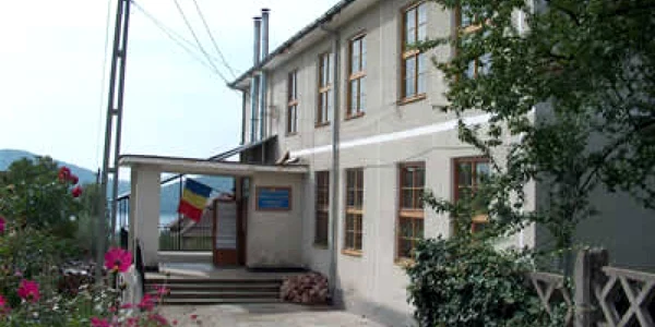 Profesorii din Călineşti Oaş vor rămâne fără salarii