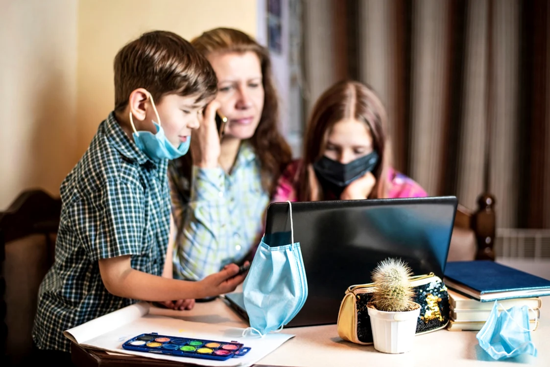
    Atelierele de creație online, pentru părinți și copii, încep mâine, 9 aprilieFotografii: Shutterstock  