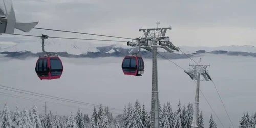 Alternativa distractiei pentru turişti este telecabina-imagine arhivă