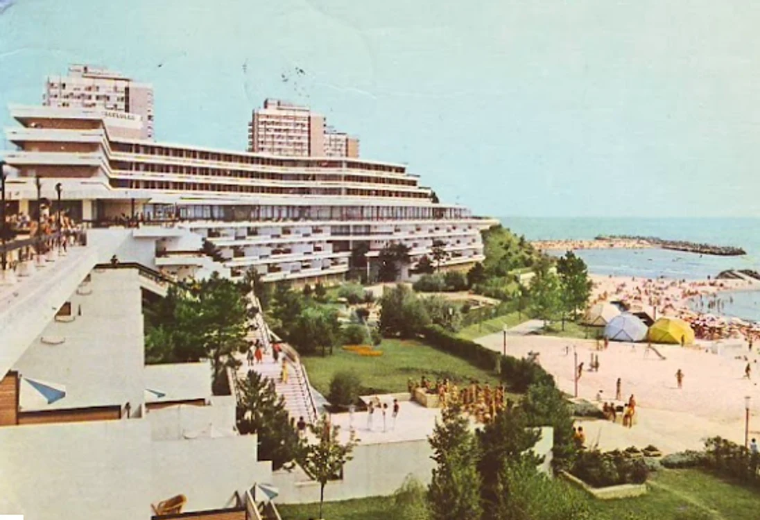 Hotelul Panoramic, în 1983, una dintre clădirile-simbol ale stațiunii Olimp. FOTO: vederidelamare.ro
