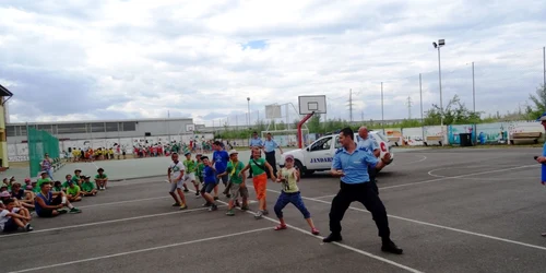 Şcoală de vară pentru elevii băcăuani