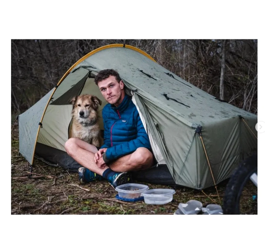 Acest bărbat şi câinele său au făcut înconjurul lumii pe jos FOTO INSTAGRAM