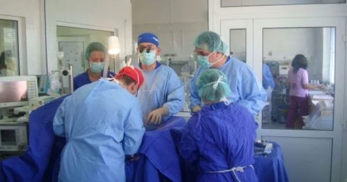 Lucrătorii medicali de la institutele de Neurologie şi de Cardeologie vor fi reangajaţi. FOTO Adevărul