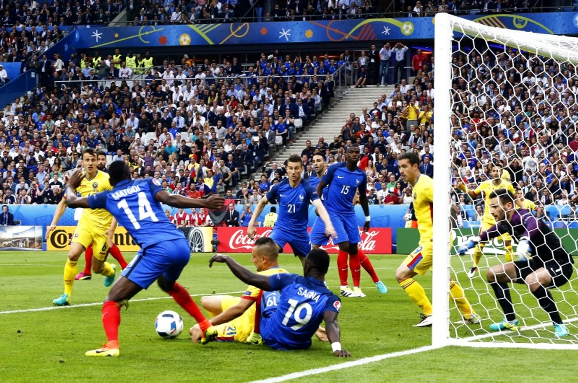 
    La Euro 2016, la Paris, francezii s-au impus cu greu (2-1) în fața RomânieiFoto: EPA  