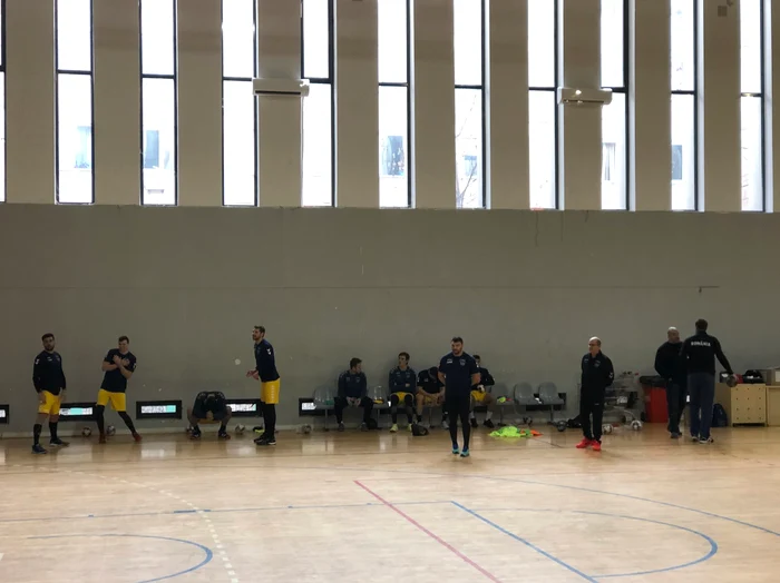 
    Săptămâna viitoare, România va juca trei amicale în Slovacia (cu Olanda pe 11 ianuarie și două meciuri cu țara gazdă pe 12-13 ianuarie) pentru a pregăti următoarele meciuri din preliminariile EURO 2020.Foto: Click!  