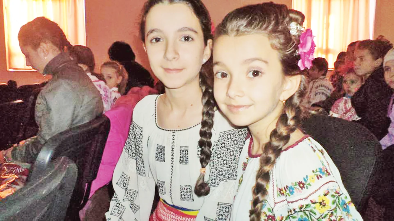 Claudia (15 ani), elevă în clasa a IX-a la Liceul „Nicolae Titulescu” din Slatina, şi Marina (9 ani), elevă în clasa a III-a, voiau să devină cântereţe de muzică populară