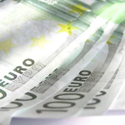 Moneda unică europeană s-a depreciat în raport cu mai multe valute