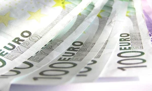 Moneda unică europeană s-a depreciat în raport cu mai multe valute