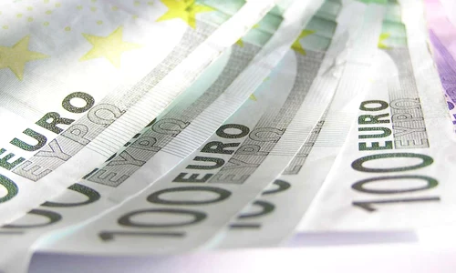 Moneda unică europeană s-a depreciat în raport cu mai multe valute