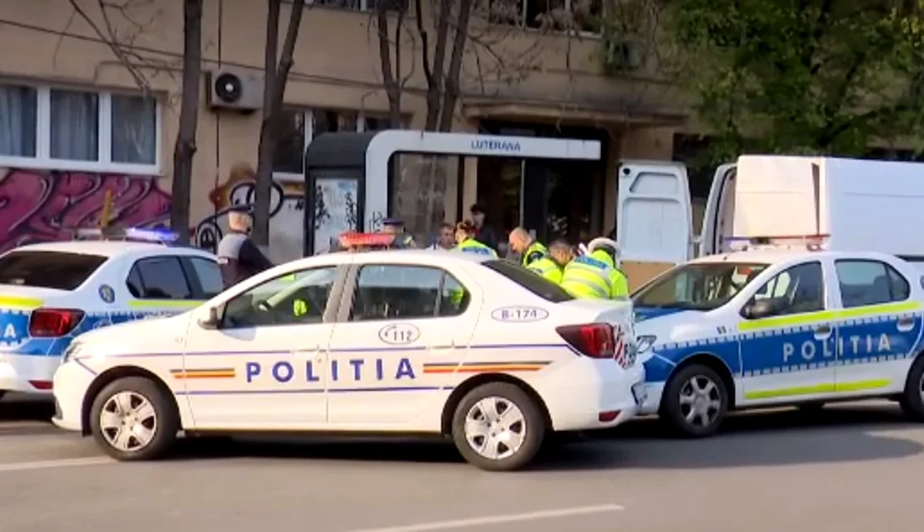 Echipajele de poliție au blocat locul accidentului pentru a nu fi văzută victima