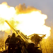 Unități ruse de artilerie în Belgorod FOTO profimedia jpg