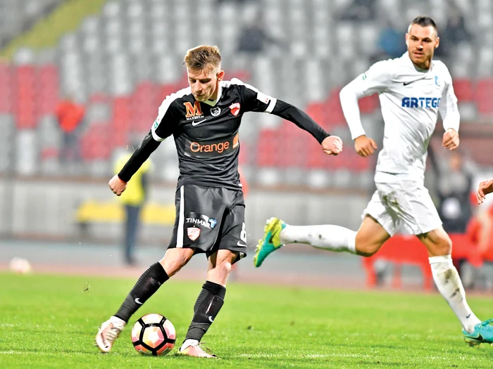 Dinamovistul Lazăr a marcat două goluri contra formaţiei Pandurii Târgu JiuFOTO: Sportpictures.eu