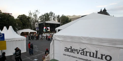 Cortul Adevarul din Piata Festivalului FOTO David Muntean