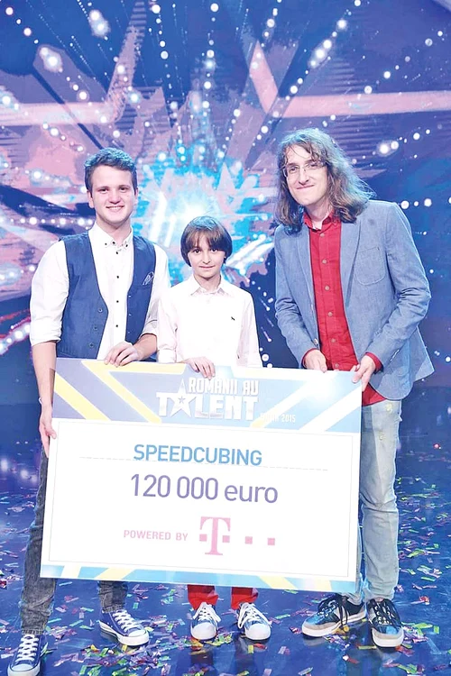 2015 - Cristian Leana, alături de cei doi colegi, cu care a câştigat la concursul ”Românii au talent”