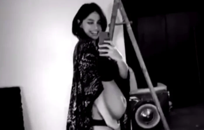 
    Catrinel Menghia, însărcinată în șase luni, a pozat în lenjerie intimăfoto: captură/Instagram  