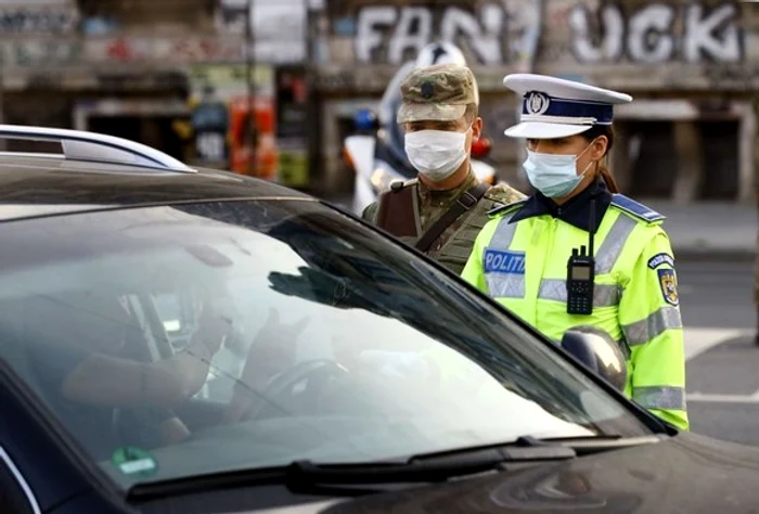 
    Polițiștii vor aplica amenzi celor care nu respectă regulileSursă foto: Arhivă personală/Facebook   